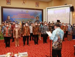 Pelantikan Pengurus Ikatan Sarjana Ekonomi Indonesia 2022-2025, Gubernur Arinal Berharap ISEI Pacu Pertumbuhan Ekonomi dan Pembangunan Lampung