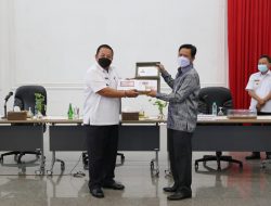 Gubernur Arinal Jadi Orang Pertama di Lampung Penerima Tujuh Pecahan Uang Rupiah Kertas Tahun Emisi 2022