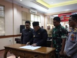 Bupati Lampung Selatan Tandatangani Nota Kesepakatan Ranperda Tentang Perubahan APBD Kabupaten Lampung Selatan Tahun Anggaran 2022 Secara Hybrid