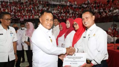 Bupati Lampung Selatan Serahkan Penyaluran Insentif Guru Honor Tahap II Kepada 4.855 Guru Se- Kabupaten Lampung Selatan