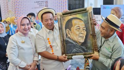 Gubernur Arinal Djunaidi Bersama Ketua Dekranasda Provinsi Lampung Membuka Secara Resmi Perhelatan Lampung Craft ke-3 Tahun 2022