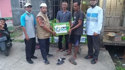 Bantu Korban Banjir di Lampung Selatan, YBM PLN Serahkan Puluhan Paket Sembako