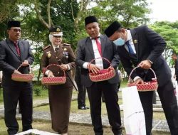 Peringati Hari Pahlawan, Bupati Lamsel dan Jajaran Forkopimda Ziarah dan Tabur Bunga ke Taman Makam Pahlawan