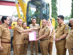 Pemerintah Kabupaten Lampung Selatan Terima Bantuan Alat Berat dan Perahu Dari Kementerian Sosial