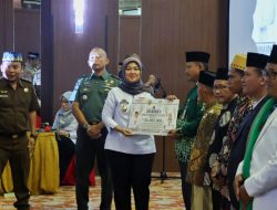 Peringatan Hari Santri Nasional Tahun 2022, Pemprov Lampung Serahkan Penghargaan dan Bantuan Sosial