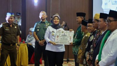 Peringatan Hari Santri Nasional Tahun 2022, Pemprov Lampung Serahkan Penghargaan dan Bantuan Sosial