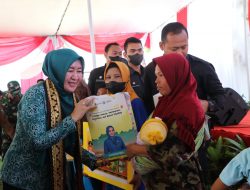 TP PKK Provinsi Lampung Kunker dan Serahkan Bantuan untuk Masyarakat Pesawaran