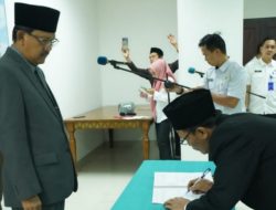 Bupati Pesisir Barat Dr.,Drs.,H.Agus Istiqlal.SH.,MH. Lantik 5 Pimpinan BAZNAS Periode 2023-2027