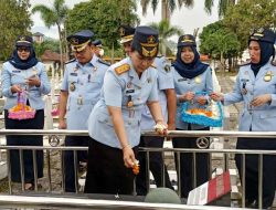 Kakanwil Kemenkumham Gelar Tabur Bunga Peringati Hari Bhakti Imigrasi ke 73