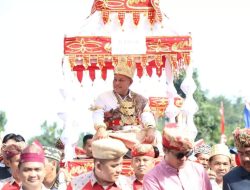 Nanang diberi Adok Marga Ketibung Pangeran Nata Marga