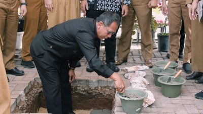 Gubernur Arinal Djunaidi bersama Staf Ahli Kemenpora Lakukan Peletakan Batu Pertama Pembangunan GOR Saburai di PKOR Way Halim