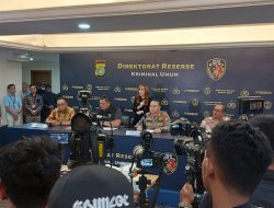 Tim Ditreskrimum Polda Metro Jaya menangkap debt collector yang melakukan ancaman dan perlawanan kepada Anggota Bhabinkamtibmas