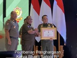 Kasat Pol PP Provinsi Lampung Terima Penghargaan atas Penilaian Keberhasilan Penyelenggaraan Trantibum dan Linmas