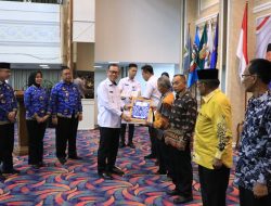 Ketua Dewan Pengurus Korpri Provinsi Lampung Serahkan Tali Asih Bagi Anggota Korpri di Lingkungan Pemerintah Provinsi Lampung