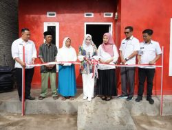 Resmikan Rumah Warga Desa Buah Berak, Bunda Winarni Harap Program Swasembada Rumah Layak Huni Bisa Merata