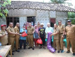 Nanang Ermanto Bedah Lima Rumah Tidak Layak Huni Warga Desa Way Galih
