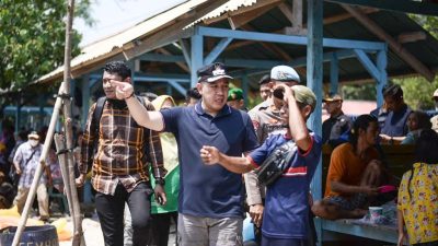 Bupati Pesawaran H . Dendi Ramadhona K, ST.M.Tr.I.P. tinjau arus lalu lintas dan destinasi wisata masa Lebaran Idul Fitri 1444 H / Tahun 2023 di wilayah pesisir Kabupaten Pesawaran