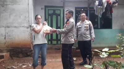 Berkah Ramadhan, Polsek Teluk Betung Utara Bagikan Sembako Kepada Warga Kurang Mampu