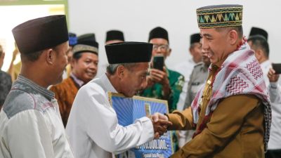 Bup Dendi Beri Bantuan Kepada Kaum Dhuafa Desa Rejo Agung
