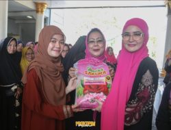 Ketua GOW Nanda Berikan Bingkisan Kepada Guru Ngaji