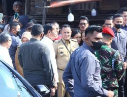 Nanang Dampingi Presiden Jokowi, Bagi-bagi Sembako dan BLT di Pasar Natar