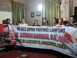 Watoni Noerdin Realisasikan Bantuan ke Pemuda Tamansari Pesawaran