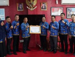 Pemkab Lampung Selatan Terima Penghargaan dari PT Taspen sebagai Pemda Terbaik Dalam Ketepatan Pengiriman Data Gaji