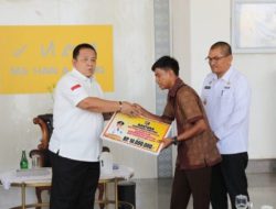Gubernur Arinal Beri Santunan Kepada Keluarga Korban Meninggal Musibah Banjir dan Longsor di Way Kanan dan Lampung Utara