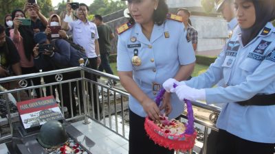 Tabur Bunga di Makam Peringati Hari Ulang Tahun Kemenkumham ke 78