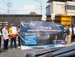 Tingkatkan Keselamatan Perjalanan Kereta Api, PT KAI Divre IV Tanjungkarang Berkolaborasi dengan Stakeholder Gelar Kampanye Keselamatan di Perlintasan Sebidang