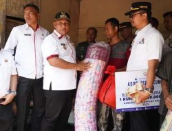 Bupati Nanang Ermanto Gulirkan Bantuan Bedah Rumah di Desa Karang Sari dan Desa Margodadi Kecamatan Jati Agung