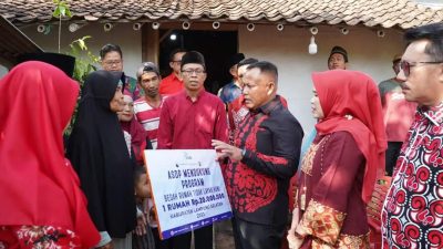 Bupati Nanang Ermanto Kembali Salurkan Bantuan Bedah Rumah Untuk Dua Warga Sidorejo Kec Sidomulyo