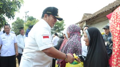 Gubernur Arinal Beri Bantuan Kursi Roda kepada Warga Disabilitas dan Lansia di Kecamatan Ulu Belu Tanggamus