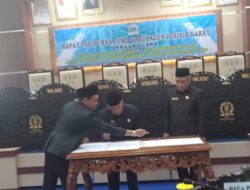 Pemkab Pesisir Barat Hadiri Rapat Paripurna Penandatanganan Persetujuan Raperda APBD-Perubahan Tahun Anggaran 2023