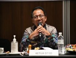 Ratusan Pelajar Grudug Kantor DPRD Lampung, Mingrum Gumay Sampaikan Pesan Positif