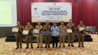 PEMKAB PESIBAR TERIMA PENGHARGAAN PENYERAPAN PRODUK DALAM NEGERI TERTINGGI DI LAMPUNG