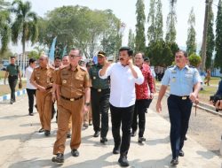 Sekdaprov Hadiri Penyerahan 110 Sertifikat PTSL oleh Menteri ATR/BPN Hadi Tjahjanto Kepada Masyarakat Desa Bumi Agung Marga