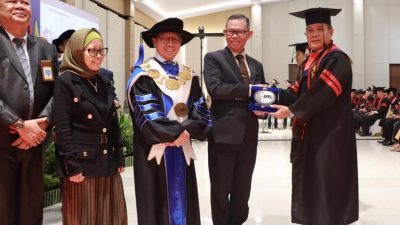 Sekdaprov Lampung Menghadiri Rapat Senat Luar Biasa Universitas Bandar Lampung Pada Wisuda Sarjana (S1) dan Pasca Sarjana (S2) Periode Ganjil Tahun Akademik 2023/2024