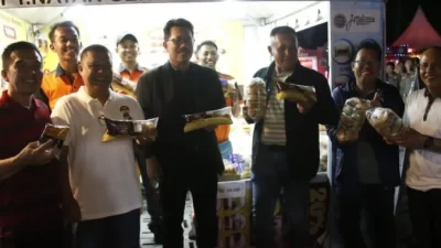 Bupati Nanang Ermanto Keliling Stand Lampung Selatan Expo 2023, Menyapa Pedagang Hingga Pengunjung