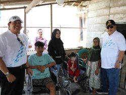 Gubernur Arinal Berikan Bantuan Sembako dan Kursi Roda kepada Masyarakat Labuhan Maringgai Lampung Timur