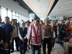 Tinjau Pelabuhan Merak, Menhub Budi Karya Sumadi : Arus Penyeberangan Jawa-Sumatera Terpantau Lancar, Berkah Sinergitas Antarinstansi