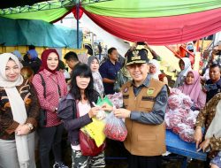 Pastikan Stok dan Harga Bahan Pokok, Pj Gubernur Sumsel Agus Fatoni Lakukan Sidak Pasar