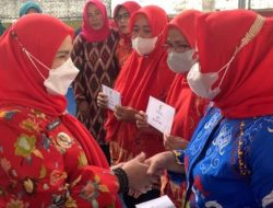 Wali Kota Bandarlampung Salurkan Insentif Kader Kesehatan