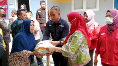 PEMKOT BANDAR LAMPUNG BAGIKAN BERAS BAPANAS KE 65.303 KK