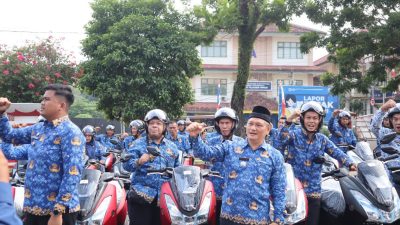 WALIKOTA MENYERAHKAN 126 KENDARAAN RODA 2 KEPADA LURAH SE-KOTA BANDAR LAMPUNG UNTUK MENUNJANG OPERASIONAL