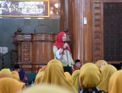 Walikota Eva Dwiana melepas 229 orang jamaah umroh