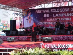 Walikota Eva Dwiana membuka Festival Solo Song Dangdut