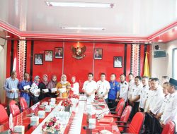 Walikota Bandar Lampung Eva Dwiana Beri Bantuan Korban Kebakaran