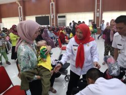 Pemkot Bandarlampung serahkan 37 kursi roda untuk anak disabilitas