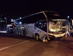 Satu Orang Tewas Saat Mobil Bus Epa Star Seruduk Mobil Gran max di Tol Gate Pelabuhan Bakauheni Lampung